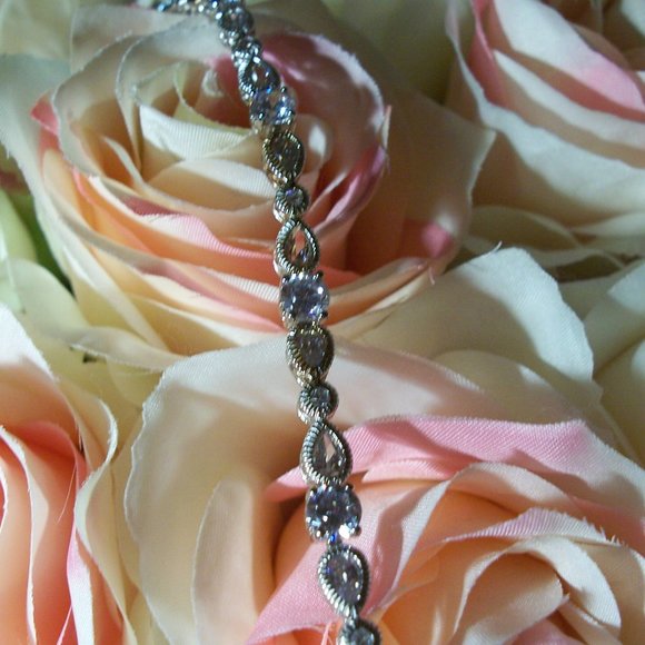 Diamond Simulate Bracelet - Picture 2 of 4